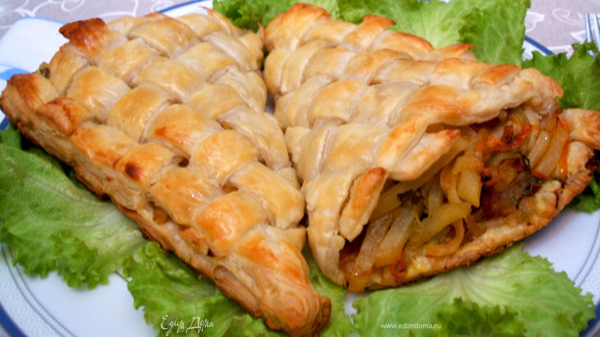 Конвертики из слоеного теста с начинкой из рыбы и овощей