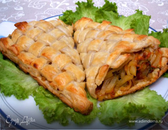 Конвертики из слоеного теста с начинкой из рыбы и овощей