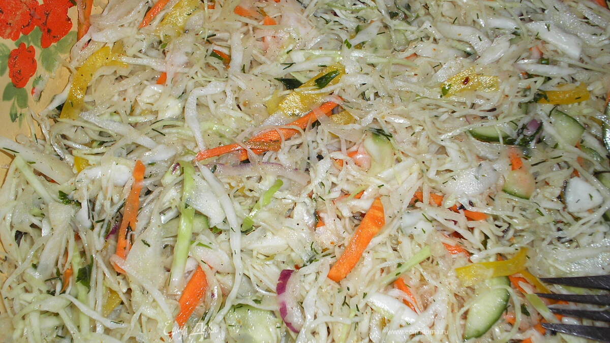 Салат из свежей капусты и моркови