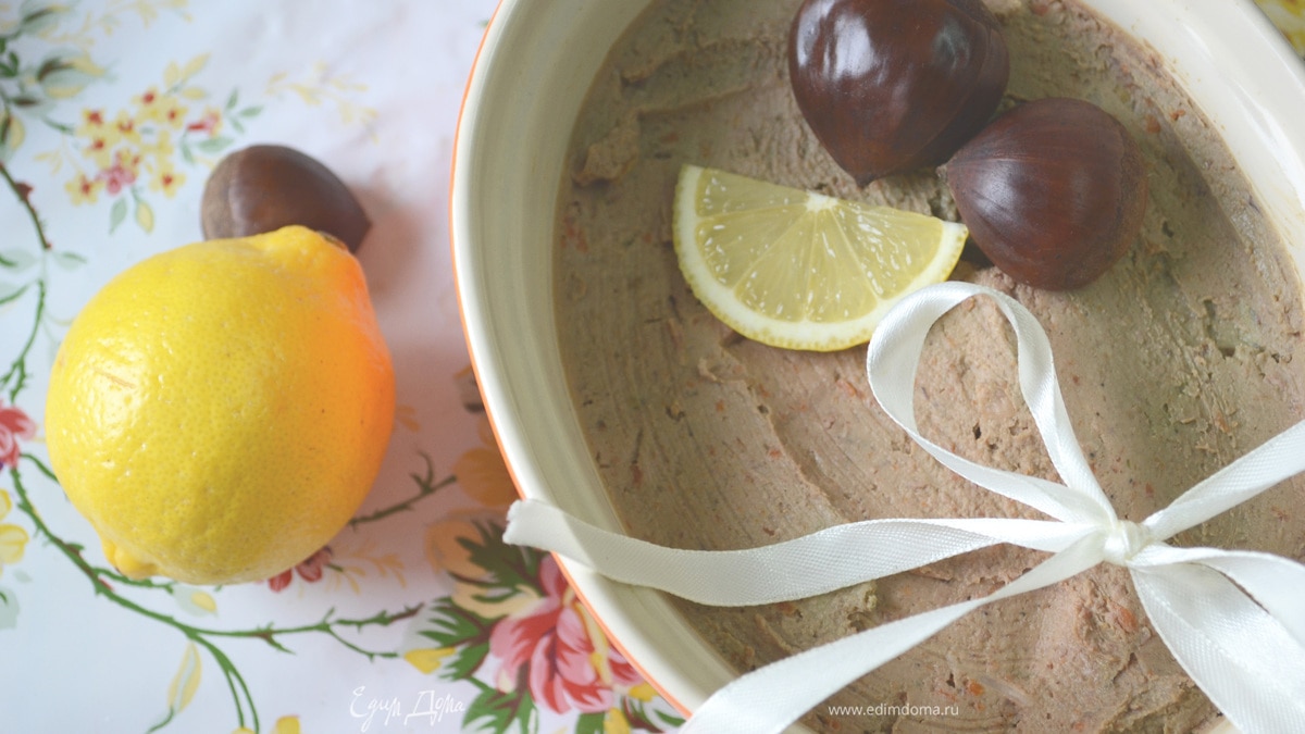 Паштет из куриной печени с каштанами, шампанским и цедрой лимона