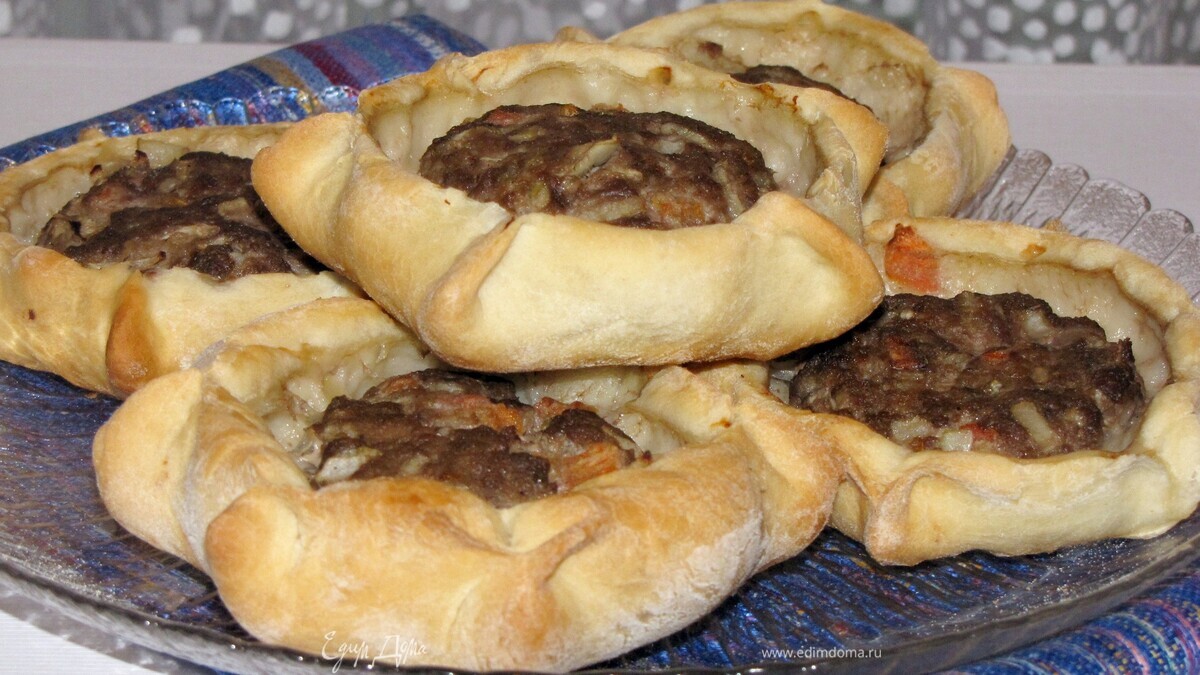 Арабские открытые пирожки с мясом