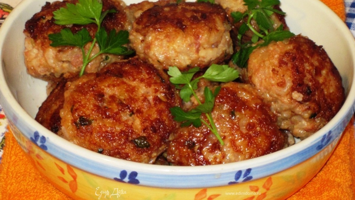 Мясные биточки с рисом