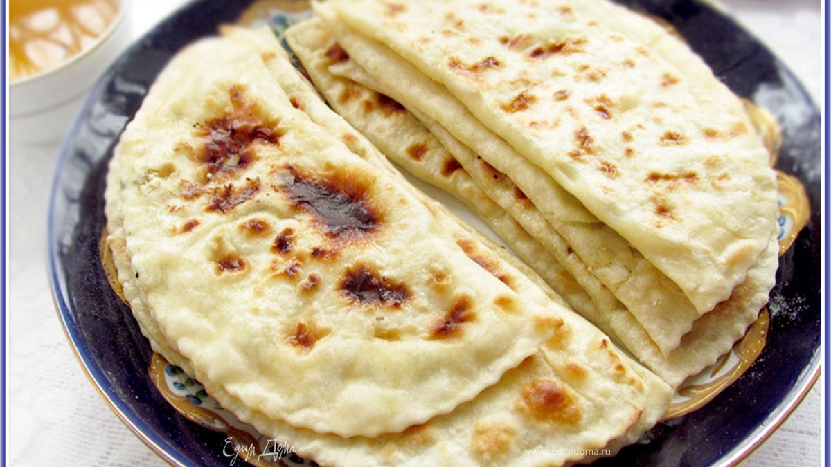 Кутабы с пикантной творожной начинкой