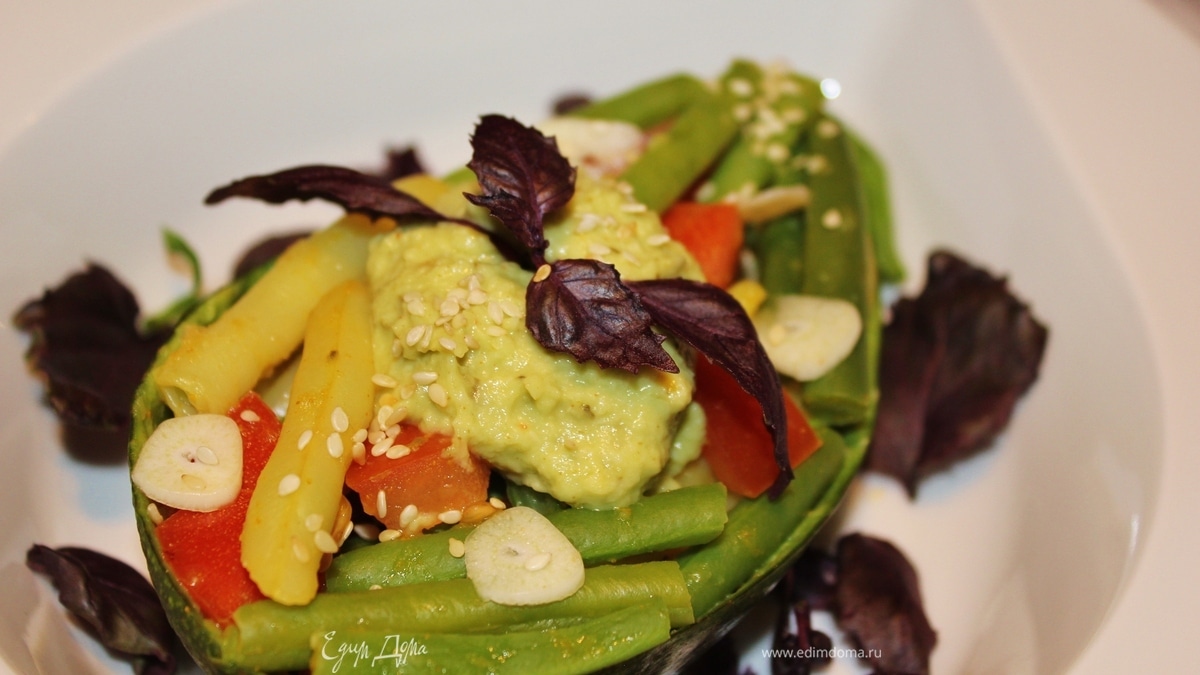 Салат из стручковой фасоли с помидорами