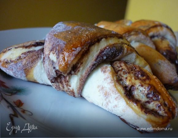 Булочки и рогалики "Зебра" с шоколадной прослойкой Булочки и рогалики "Зебра" с шоколадной прослойкой