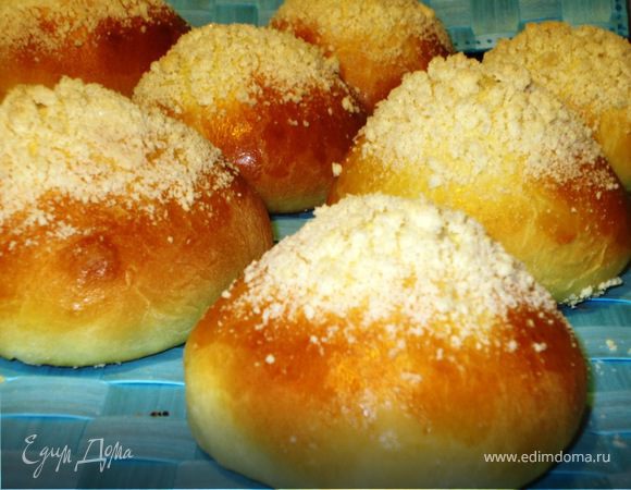 Воздушные булочки с шоколадной пастой и штрейзелем Воздушные булочки с шоколадной пастой и штрейзелем