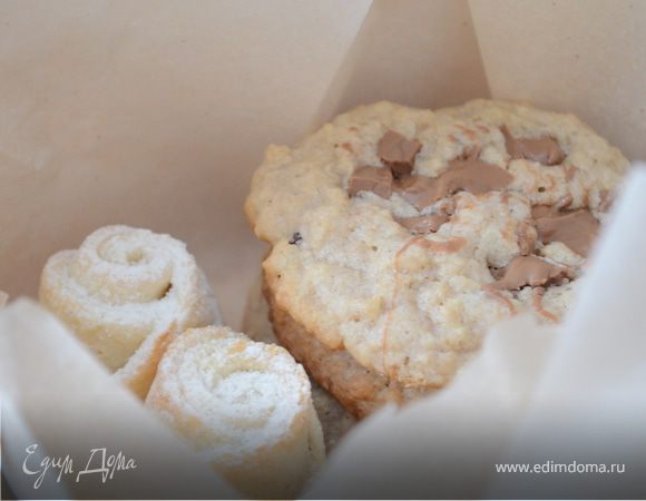 Овсяное печенье с изюмом и шоколадом Овсяное печенье с изюмом и шоколадом