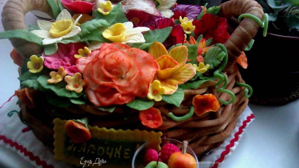 Торт бисквитный с ягодным муссом и  двумя волшебными кремами. На Папин День рождения