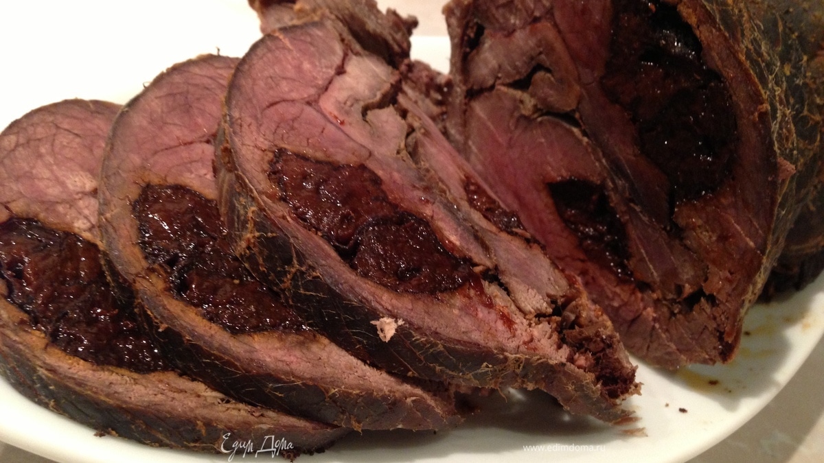 Рулет из пашины с черносливом