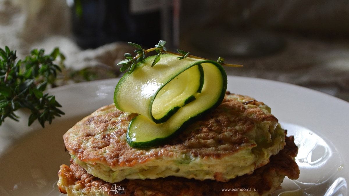 Кабачковые оладьи с зеленью и чесноком