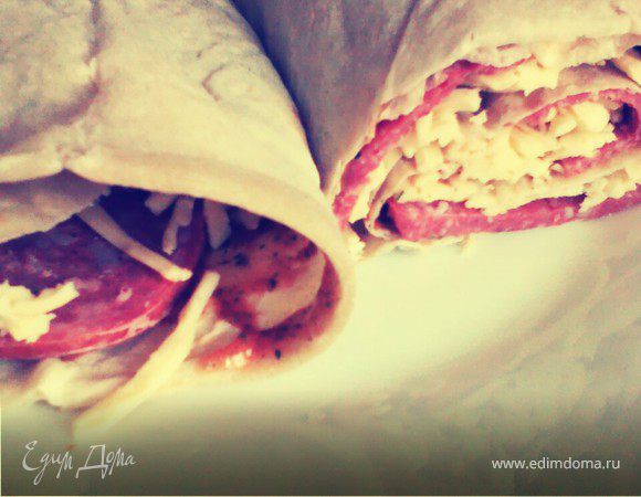 Рулет из колбасы и лаваша к пиву