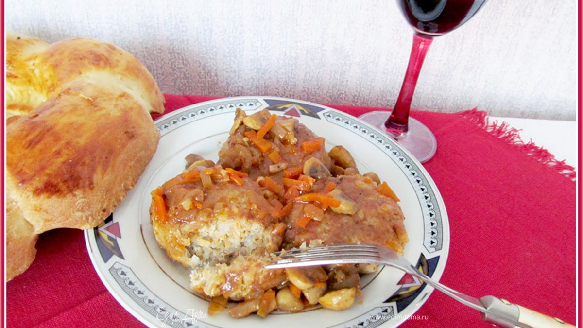 Биточки с грибным соусом