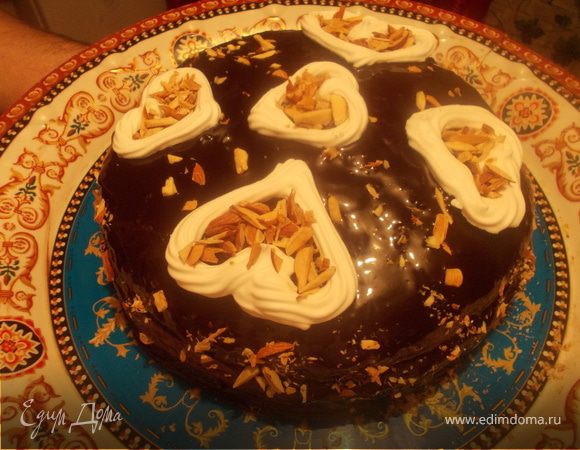 Шоколадно-ореховый торт с безе