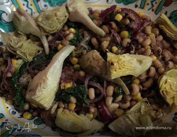 Теплый салат с артишоками, фасолью и шпинатом 