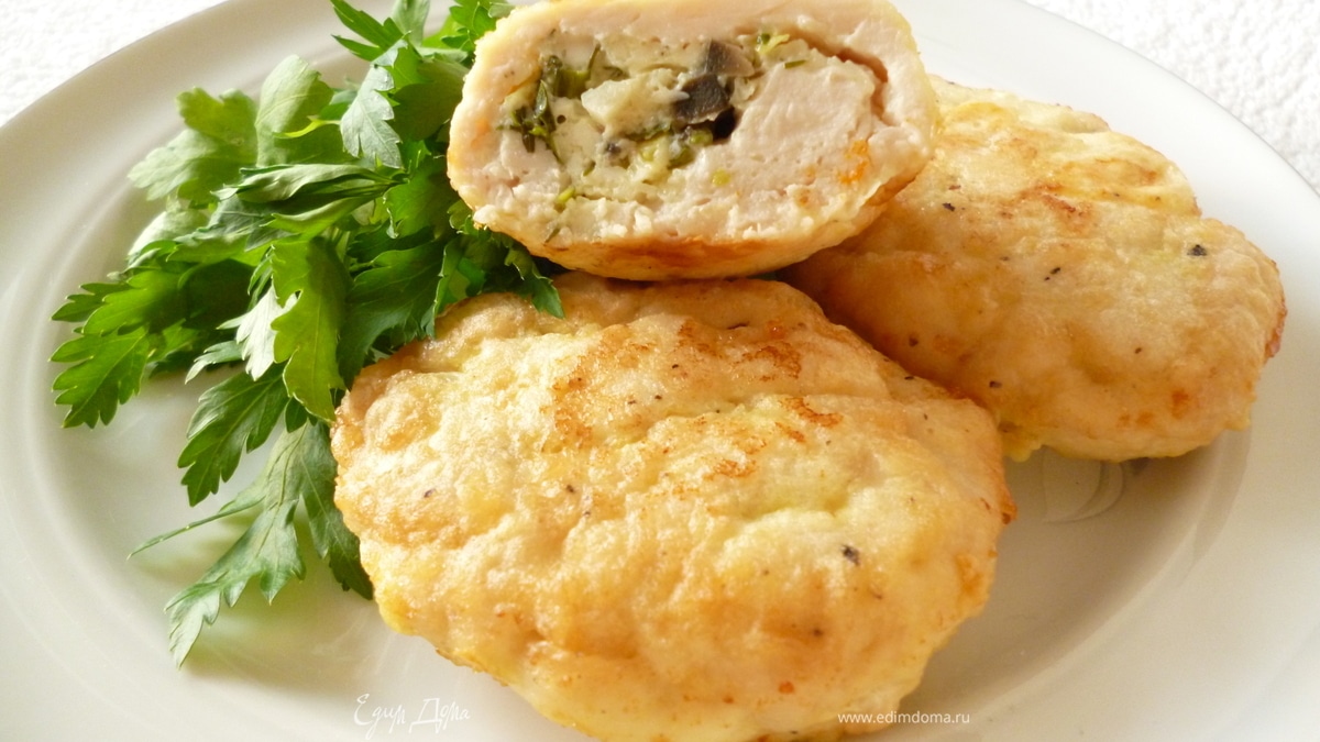 Куриная отбивная котлета с пикантной начинкой