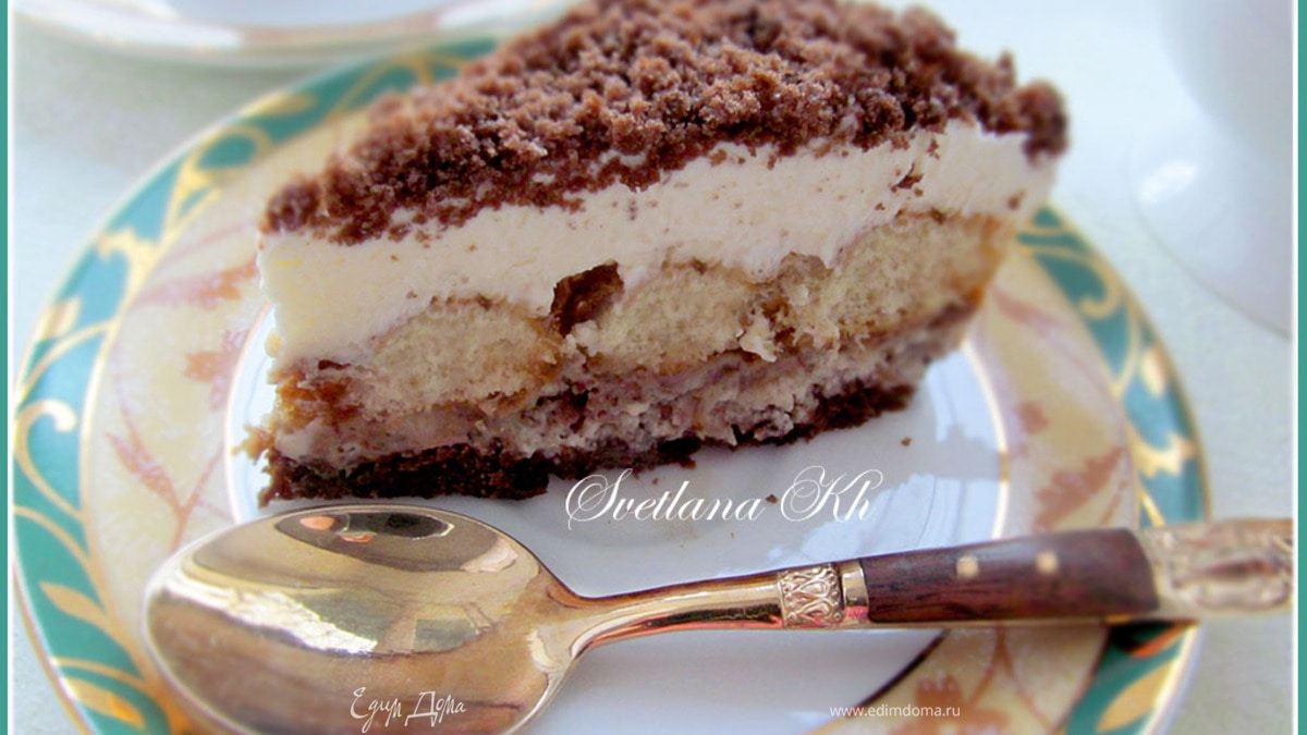 Десерт с халвой, клюквой и сливками