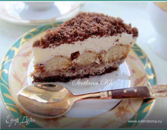 Десерт с халвой, клюквой и сливками