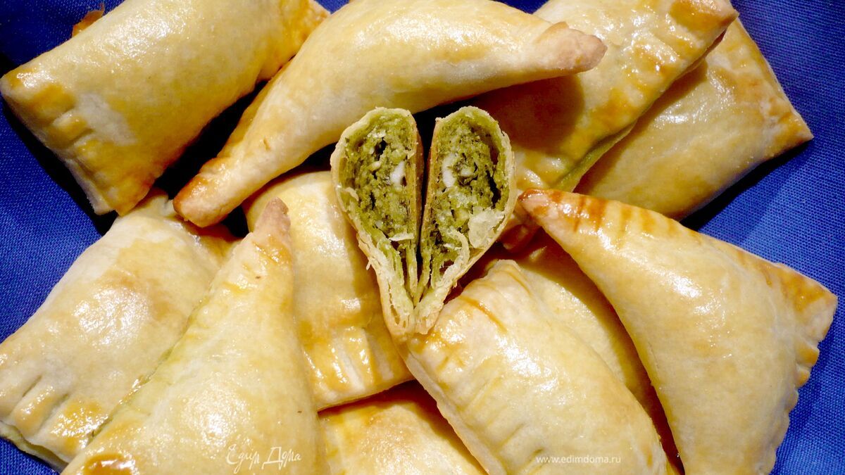 Булочки из домашнего слоеного теста «Блиц» с песто из руколы и кешью, или «Как здорово, что все мы здесь сегодня собрались»