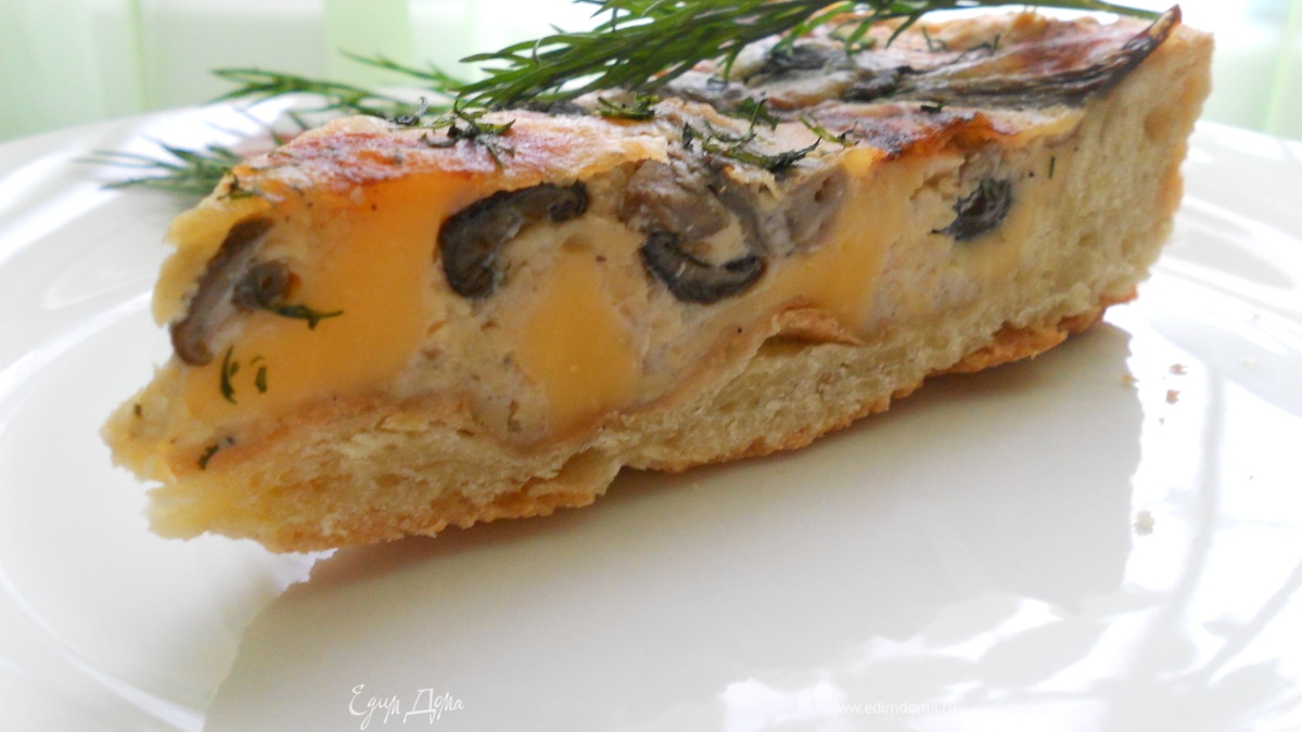 Пирог с грибами и сыром