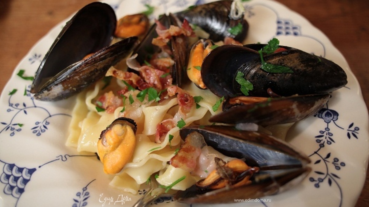 Макароны с мидиями под соусом из сидра