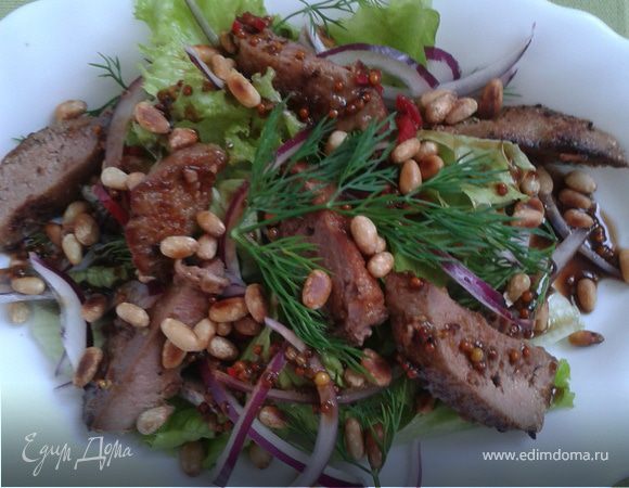 Салат с печенью кролика и кедровыми орешками