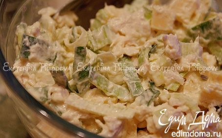 Рецепт Куриный салат с сыром маасдам и луком-пореем