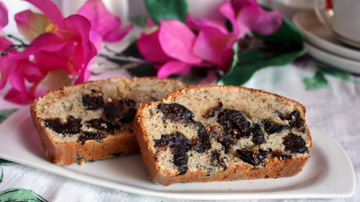 Миндальный кекс с черносливом
