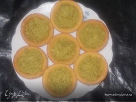 Тарталетки с зеленым горошком и авокадо