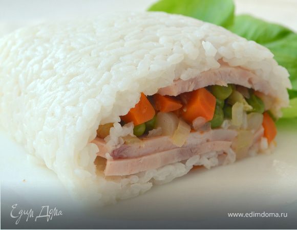 Рисовый рулет с овощами и ветчиной