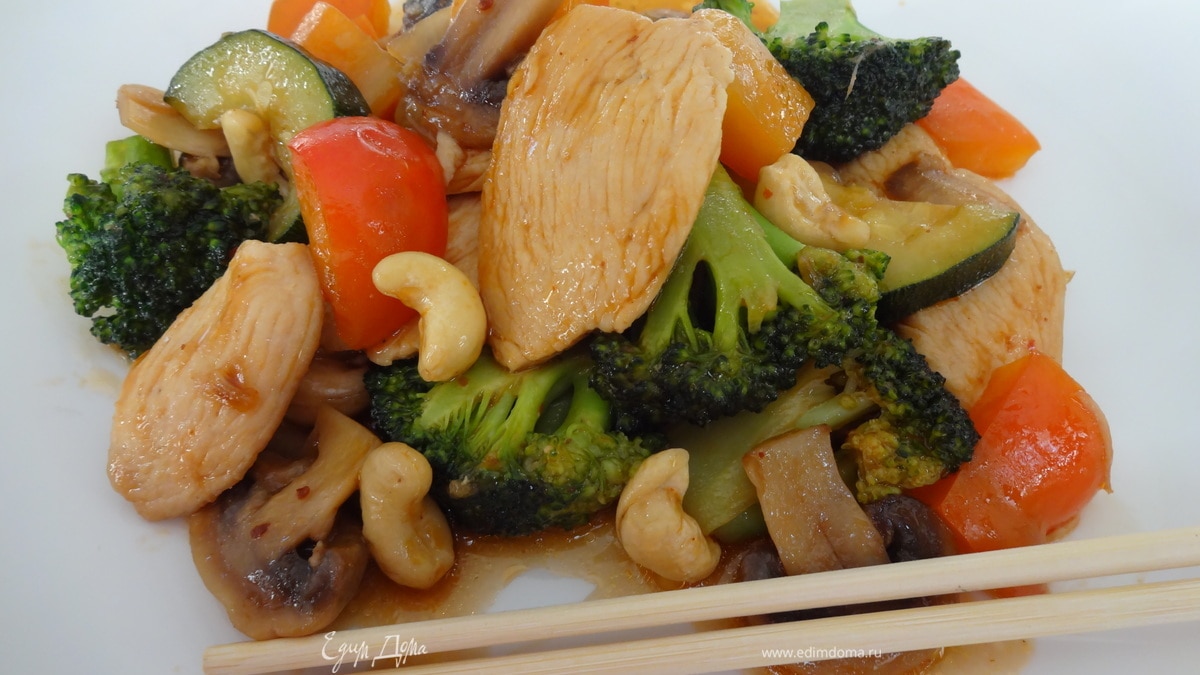 Цыпленок по-тайски с орехом кешью