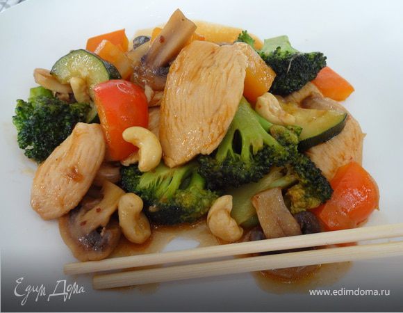 Цыпленок по-тайски с орехом кешью Цыпленок по-тайски с орехом кешью