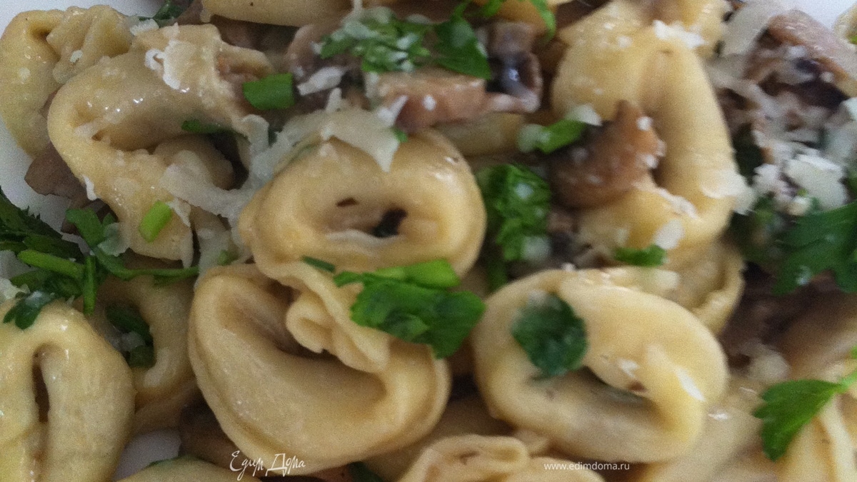 Тортеллини с грибным соусом