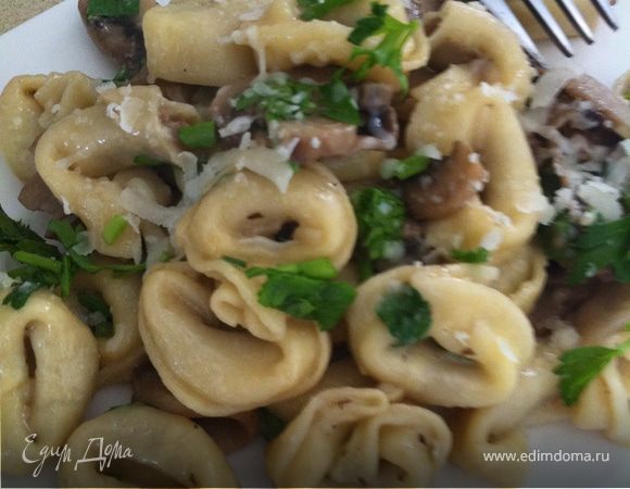 Тортеллини с грибным соусом