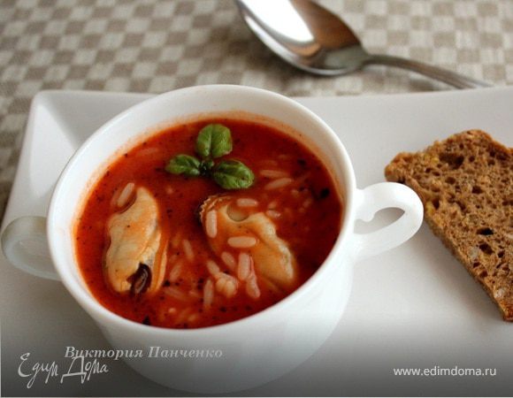 Томатный суп с мидиями и рисом