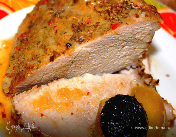 Свиной окорок с яблоками и черносливом Свиной окорок с яблоками и черносливом