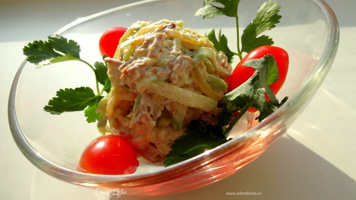Салат из зеленой редьки с мясом