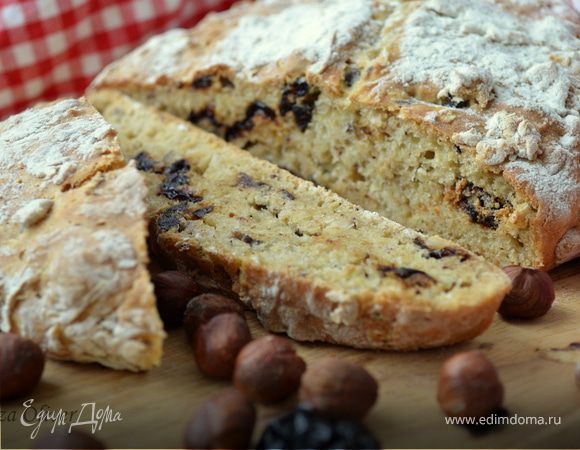 Быстрая бездрожжевая кефирная лепешка с фундуком и черносливом (универсальный рецепт) Быстрая бездрожжевая кефирная лепешка с фундуком и черносливом (универсальный рецепт)