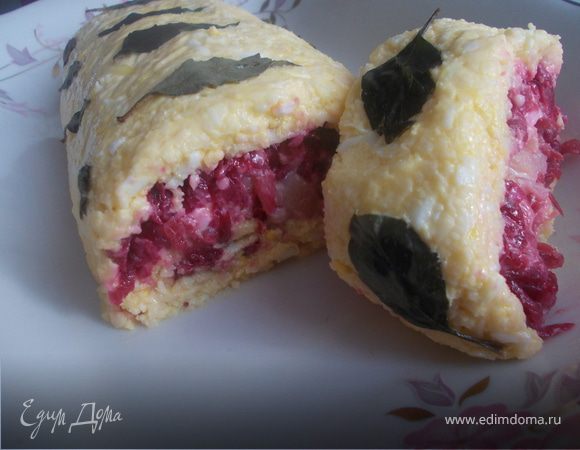 Сырный рулет со свеклой и семгой