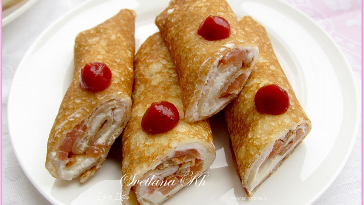 Блинчики с копченой семгой и творожным сыром