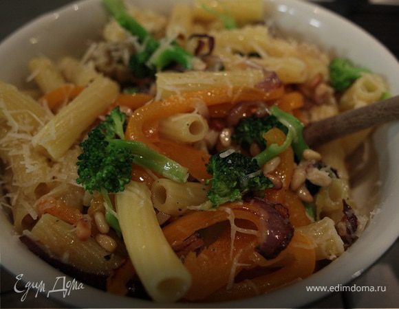 Салат из макарон с артишоками и брокколи 