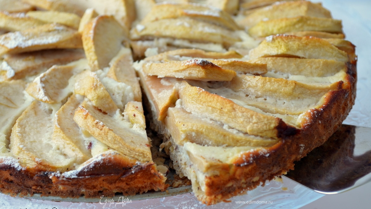 Диетический яблочный пирог с овсянкой и йогуртом