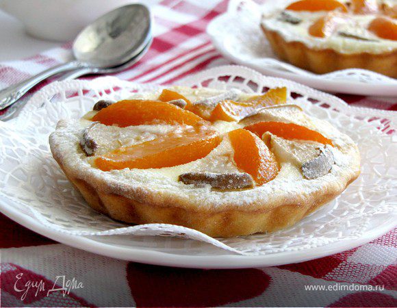 Корзиночки с персиками, грушами и сырным кремом Корзиночки с персиками, грушами и сырным кремом