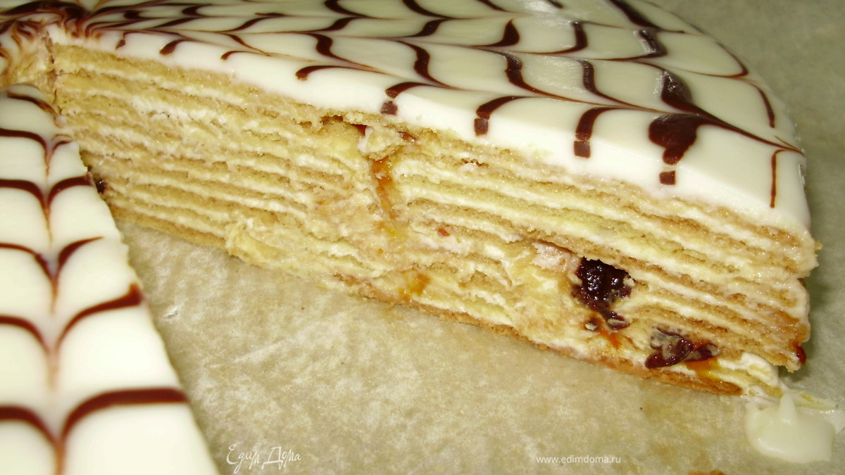 Медовик с черносливом