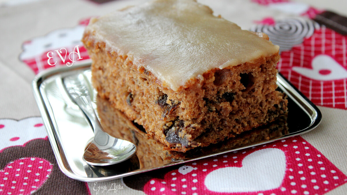 Пирог с черносливом и карамелью