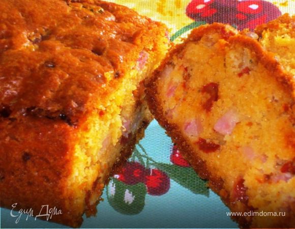 Закусочный кекс с вялеными помидорами и беконом