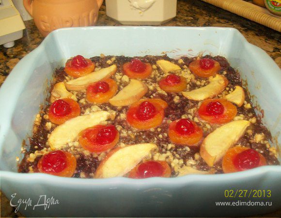 Хлебный пирог с клюквенно-яблочным пюре и орехами