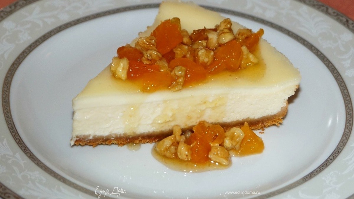 Чизкейк со сметанным кремом, курагой и медом