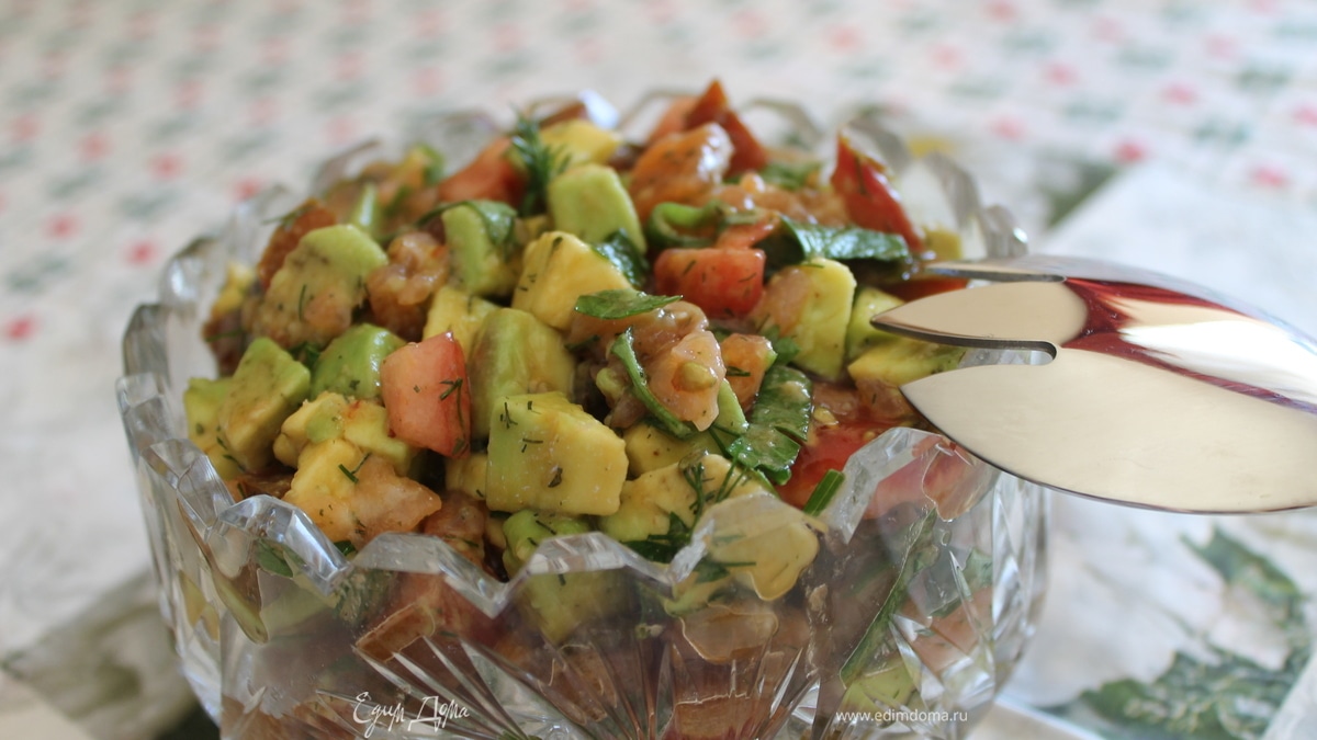 салат с семгой и авокадо