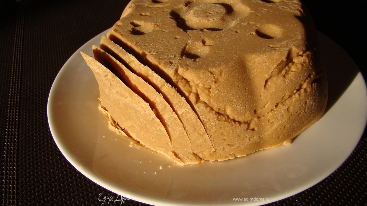 Брюност - коричневый, практически Норвежский сыр (Brunost)