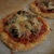 Мини-пиццы с копченой индейкой и оливками